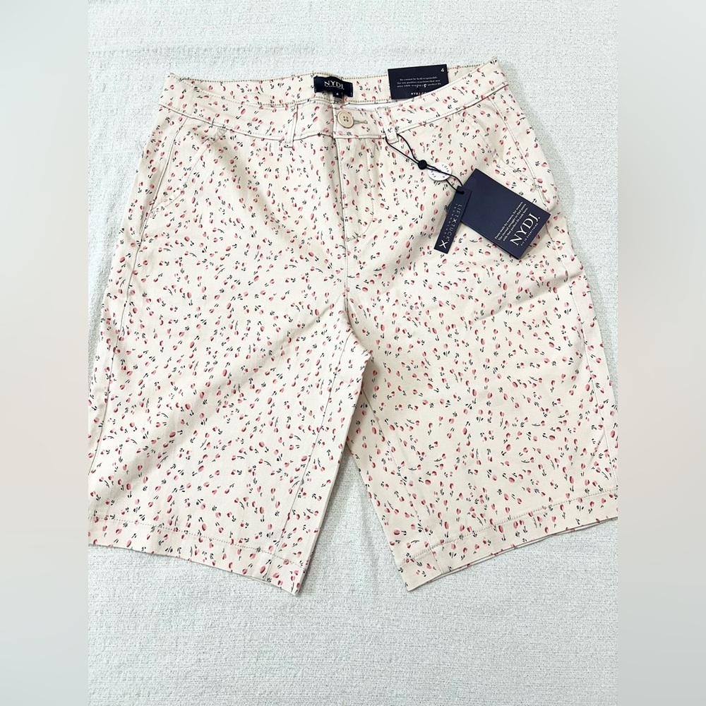 NWT Women’s NYDJ Bermuda Shorts Sweet Home - Peach Size 4